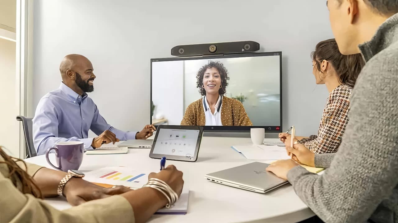 Poly Studio X32 – Premium All-in-One Video Bar